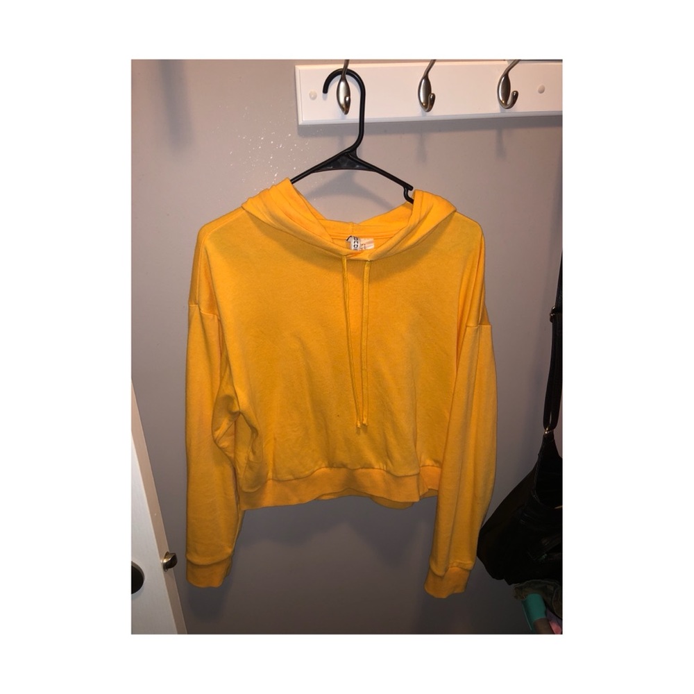 Cropped yellow hoodie